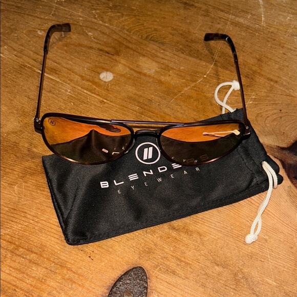 Blenders Eyewear Rose Gold Polarized Sunglasses - Picture 1 of 7